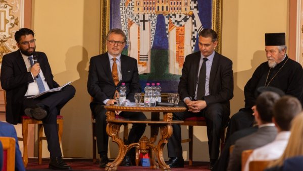 ГДЕ ЈЕ СРПСКА ВОЈВОДИНА :Панел Фондације За српски народ и државу у Сремским Карловцима(ФОТО) ГДЕ ЈЕ СРПСКА ВОЈВОДИНА :Панел Фондације За српски народ и државу у Сремским Карловцима(ФОТО)