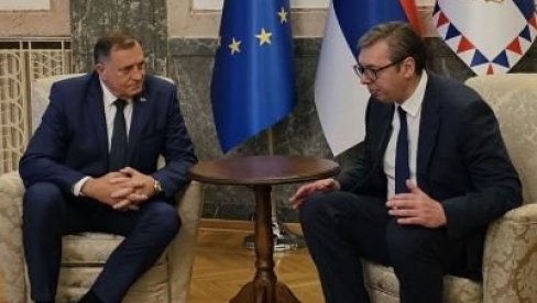 SASTANAK U PREDSEDNIŠTVU: Vučić razgovarao sa Dodikom (FOTO) SASTANAK U PREDSEDNIŠTVU: Vučić razgovarao sa Dodikom (FOTO)