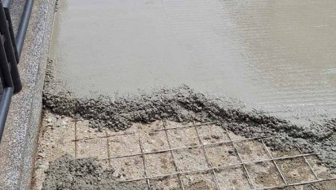 PONOVO SE UREĐUJU STAZE NA GROBLJU: Višegodišnja inicijativa leskovačkog „Komunalca“ PONOVO SE UREĐUJU STAZE NA GROBLJU: Višegodišnja inicijativa leskovačkog „Komunalca“
