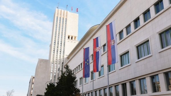 НАДОКНАДУ ТРАЖИЛА Н.Н. ЛИЦА : Покрајинска влада о покушају махинација у вези са доделом средстава за набавку опреме НАДОКНАДУ ТРАЖИЛА Н.Н. ЛИЦА : Покрајинска влада о покушају махинација у вези са доделом средстава за набавку опреме