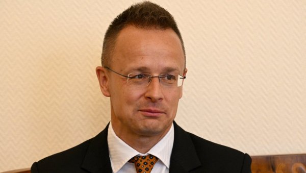 СИЈАРТО ПОРУЧИО: ЕУ ризикује да наруши свој кредибилитет на Западном Балкану СИЈАРТО ПОРУЧИО: ЕУ ризикује да наруши свој кредибилитет на Западном Балкану