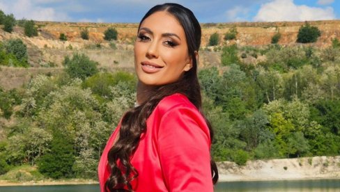 ALEKSANDRA DABIĆ NAKON PRETNJI IMA VELIKI RAZLOG ZA SLAVLJE: Hteli da joj napakoste, a onda im je udarila kontru (FOTO/VIDEO) ALEKSANDRA DABIĆ NAKON PRETNJI IMA VELIKI RAZLOG ZA SLAVLJE: Hteli da joj napakoste, a onda im je udarila kontru (FOTO/VIDEO)