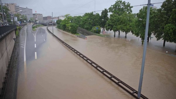 АПОКАЛИПСА У НЕМАЧКОЈ: Све је потопљено, у току евакуација (ВИДЕО) АПОКАЛИПСА У НЕМАЧКОЈ: Све је потопљено, у току евакуација (ВИДЕО)