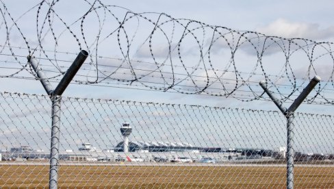 UPALI NA AERODROM, PA IZAZVALI HAOS: Otkazano preko 60 letova, ministarka se hitno oglasila UPALI NA AERODROM, PA IZAZVALI HAOS: Otkazano preko 60 letova, ministarka se hitno oglasila