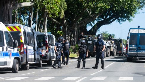 NA NOVU KALEDONIJU STIGLO 1.000 POLICAJACA: Situacija i dalje napeta - blokirani putevi, aerodrom zatvoren