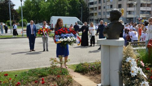 ПОЧАСТ ЗА НАЈМЛАЂЕГ БОРЦА: Милица Ђурђевић Стаменковски у Добоју