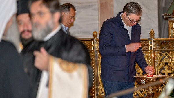 МОЛИМО СЕ ДА ПОГИНЕШ, СЛАВИЋЕМО КАДА БУДЕШ МРТАВ! Опозиција и Албанци уочи битке у Њујорку засули Вучића претњама и клетвама (ВИДЕО) МОЛИМО СЕ ДА ПОГИНЕШ, СЛАВИЋЕМО КАДА БУДЕШ МРТАВ! Опозиција и Албанци уочи битке у Њујорку засули Вучића претњама и клетвама (ВИДЕО)