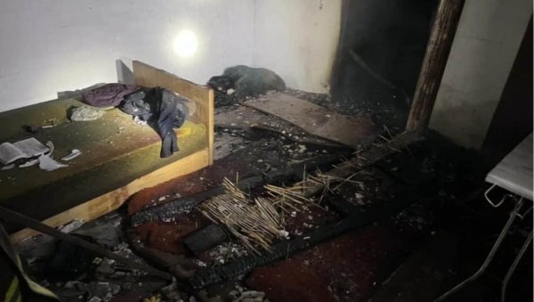 ПОЖАР У НИКШИЋУ: Двоје повређених са опекотинама, један од њих и ватрогасац (ФОТО) ПОЖАР У НИКШИЋУ: Двоје повређених са опекотинама, један од њих и ватрогасац (ФОТО)