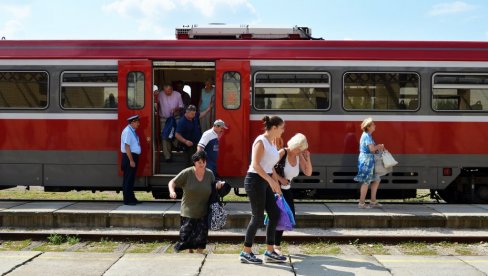 PUTUJU NA - VODONIK: Rumuni planiraju da vrate voz na liniji Temišvar – Vršac PUTUJU NA - VODONIK: Rumuni planiraju da vrate voz na liniji Temišvar – Vršac