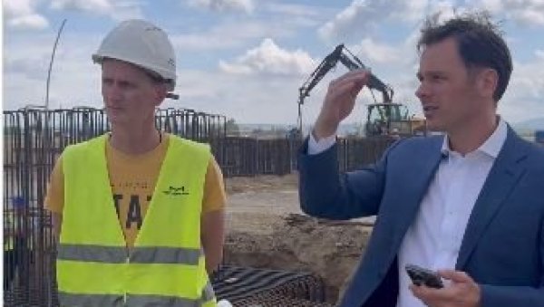 МАЛИ НЕНАЈАВЉЕНО ПОСЕТИО ЕКСПО ГРАДИЛИШТЕ: Почело постављање шипова за Национални стадион (ВИДЕО) МАЛИ НЕНАЈАВЉЕНО ПОСЕТИО ЕКСПО ГРАДИЛИШТЕ: Почело постављање шипова за Национални стадион (ВИДЕО)