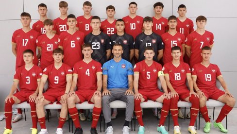 POBEDILI UKRAJINU, A ONDA... Ovako su kadeti Srbije proslavili trijumf na startu Evropskog prvenstva (FOTO) POBEDILI UKRAJINU, A ONDA... Ovako su kadeti Srbije proslavili trijumf na startu Evropskog prvenstva (FOTO)