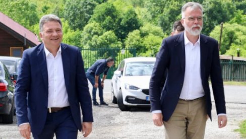 ZA BOLJI ŽIVOT SVIH GRAĐANA SRBIJE: Bivši i sadašnji ministar nastavljaju put digitalizacije ZA BOLJI ŽIVOT SVIH GRAĐANA SRBIJE: Bivši i sadašnji ministar nastavljaju put digitalizacije