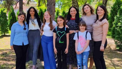 DANIMA ĆIRILICE: Briljirali lapovački osnovci (FOTO) DANIMA ĆIRILICE: Briljirali lapovački osnovci (FOTO)