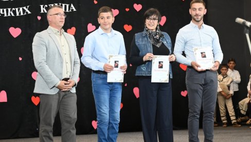 ŠKOLA „VOŽD KARAĐORĐE“ OBELEŽILA 188. ROĐENDAN: Uz pesme, recitacije, skečeve i igru dečijeg ansabla „Kušiljev0 ŠKOLA „VOŽD KARAĐORĐE“ OBELEŽILA 188. ROĐENDAN: Uz pesme, recitacije, skečeve i igru dečijeg ansabla „Kušiljev0