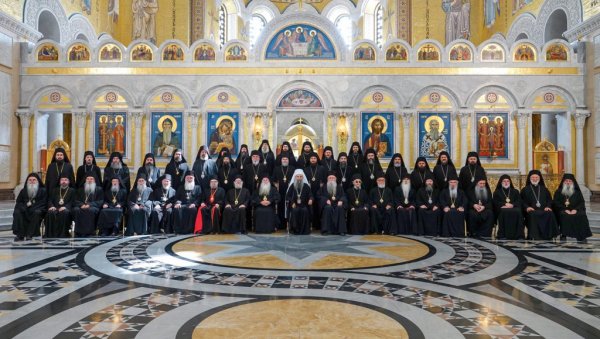 У ТЕЛУ НАШЕ ЦРКВЕ КОСОВО СТАЛНИ ЖАЛАЦ: Сабор СПЦ протекао у дијалозима о проблемима на Космету и формирању нових епархија У ТЕЛУ НАШЕ ЦРКВЕ КОСОВО СТАЛНИ ЖАЛАЦ: Сабор СПЦ протекао у дијалозима о проблемима на Космету и формирању нових епархија