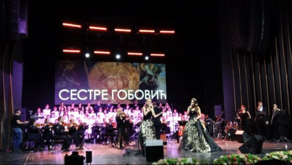 ЛЕПОТА ЈЕ У ТРАДИЦИЈИ: Сестре Гобовић одржале солистички концерт поводом 20 година каријере (ФОТО/ВИДЕО) ЛЕПОТА ЈЕ У ТРАДИЦИЈИ: Сестре Гобовић одржале солистички концерт поводом 20 година каријере (ФОТО/ВИДЕО)