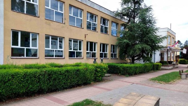 БОЉИ УСЛОВИ ЗА УЧЕНИКЕ: Завршен пројекат Сремска Митровица, град без непливача БОЉИ УСЛОВИ ЗА УЧЕНИКЕ: Завршен пројекат Сремска Митровица, град без непливача