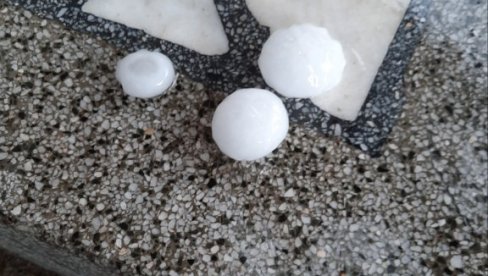 VELIKO NEVREME U VUKOVOM KRAJU: Oluja, kiša, grad i grmljanine! VELIKO NEVREME U VUKOVOM KRAJU: Oluja, kiša, grad i grmljanine!