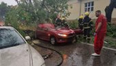СТРАДАЛА ЖЕНА У СОМБОРУ: Јако невреме праћено градом и обилном кишом захватило Србију (ФОТО/ВИДЕО) СТРАДАЛА ЖЕНА У СОМБОРУ: Јако невреме праћено градом и обилном кишом захватило Србију (ФОТО/ВИДЕО)