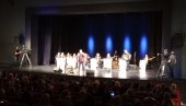 ZVEZDE MEĐU ZVEZDAMA: Pevaju u znak sećanja na muzičke legende (FOTO/VIDEO) ZVEZDE MEĐU ZVEZDAMA: Pevaju u znak sećanja na muzičke legende (FOTO/VIDEO)