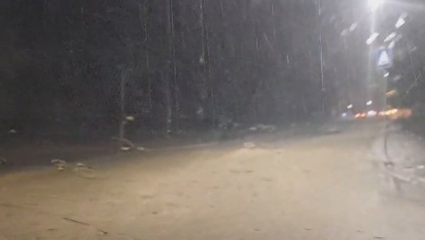 ПОТОП У ВИШЊИЧКОЈ БАЊИ: Невреме направило хаос на улицама (ВИДЕО) ПОТОП У ВИШЊИЧКОЈ БАЊИ: Невреме направило хаос на улицама (ВИДЕО)