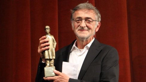 ZORANU CVIJANOVIĆU URUČENA NUŠIĆEVA NAGRADA ZA ŽIVOTNO DELO U SMEDEREVU: Najbolja predstava Nušićevih dana „ Obećanje naciji“ ZORANU CVIJANOVIĆU URUČENA NUŠIĆEVA NAGRADA ZA ŽIVOTNO DELO U SMEDEREVU: Najbolja predstava Nušićevih dana „ Obećanje naciji“