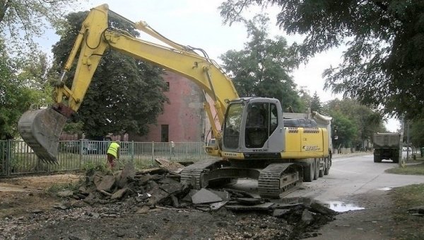 У ТРУДБЕНИЧКОЈ НАЈВИШЕ ПОСЛА: У Костолцу приоритет асфалт и топловод У ТРУДБЕНИЧКОЈ НАЈВИШЕ ПОСЛА: У Костолцу приоритет асфалт и топловод