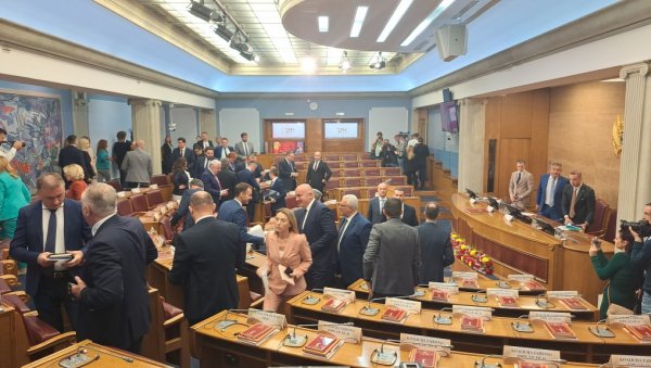 ПОСЛАНИЦИ И ОДБОРНИЦИ-ЛОБИСТИ: У црногорској скупштини ускоро предлог новог закона ПОСЛАНИЦИ И ОДБОРНИЦИ-ЛОБИСТИ: У црногорској скупштини ускоро предлог новог закона