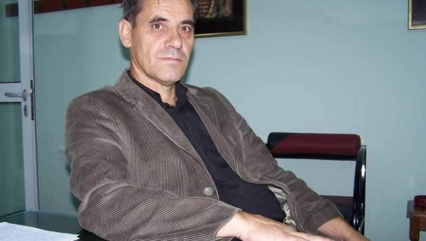 ХОЋЕ ЛИ СЕ СРПСКИ ЗБОРИТИ СЛУЖБЕНО? Професори питају да ли ће резултати пописа бити довољан разлог за промену Устава ХОЋЕ ЛИ СЕ СРПСКИ ЗБОРИТИ СЛУЖБЕНО? Професори питају да ли ће резултати пописа бити довољан разлог за промену Устава