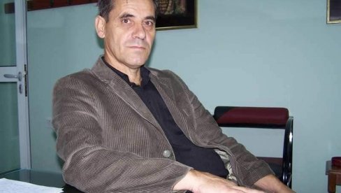 HOĆE LI SE SRPSKI ZBORITI SLUŽBENO? Profesori pitaju da li će rezultati popisa biti dovoljan razlog za promenu Ustava HOĆE LI SE SRPSKI ZBORITI SLUŽBENO? Profesori pitaju da li će rezultati popisa biti dovoljan razlog za promenu Ustava