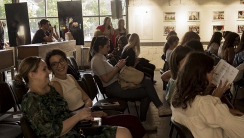 FESTIVAL STUDENTSKOG TEATRA: U organizaciji Fakulteta dramskih umetnosti, pod sloganaom (Pri)stani na pritisak FESTIVAL STUDENTSKOG TEATRA: U organizaciji Fakulteta dramskih umetnosti, pod sloganaom (Pri)stani na pritisak