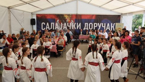 DORUČAK NA SALAJCI: Gradonačelnik Novog Sada na tradicionalnom okupljanju DORUČAK NA SALAJCI: Gradonačelnik Novog Sada na tradicionalnom okupljanju