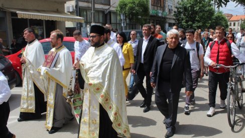 SLAVA VAROŠI NA VLASINI: Litija kroz Vlasotince SLAVA VAROŠI NA VLASINI: Litija kroz Vlasotince