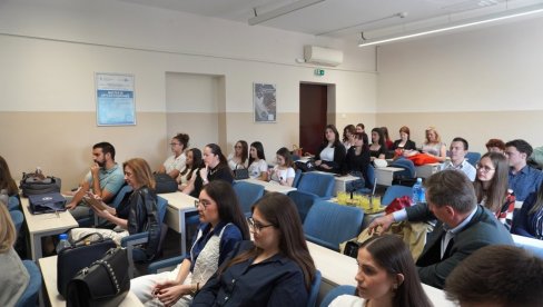 INICIJATIVA „KREATIVNO STAKLO SRBIJE“: Proglašeni pobednici Kreativnog izazova za mlade (FOTO) INICIJATIVA „KREATIVNO STAKLO SRBIJE“: Proglašeni pobednici Kreativnog izazova za mlade (FOTO)