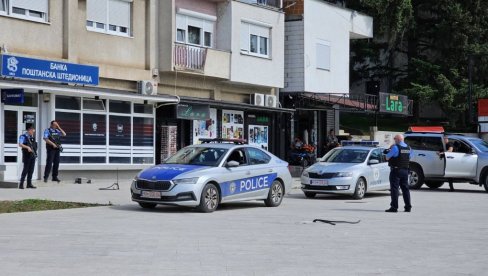 КЛИЈЕНТИ МОГУ ОБАВИТИ СВЕ УСЛУГЕ НА АДМИНИСТРАТИВНИМ ПРЕЛАЗИМА: Огласила се Банка Поштанска штедионица након упада тзв. косовске полиције КЛИЈЕНТИ МОГУ ОБАВИТИ СВЕ УСЛУГЕ НА АДМИНИСТРАТИВНИМ ПРЕЛАЗИМА: Огласила се Банка Поштанска штедионица након упада тзв. косовске полиције