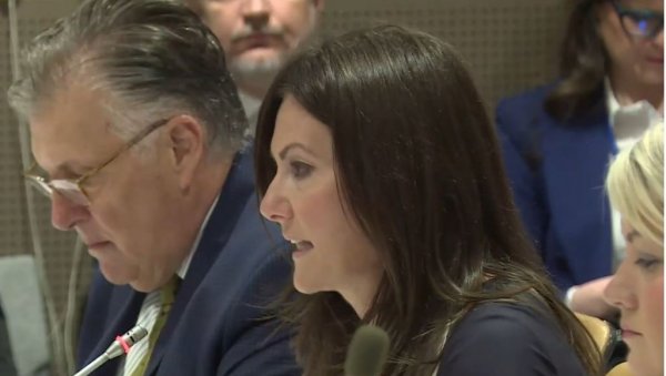 СРПКИЊА У СУЗАМА У УН ИСПРИЧАЛА КАКО ЈЕ СА 8 ГОДИНА ОДВЕДЕНА У ЛОГОР: Била сам гладна и изнурена, чула сам да ће нас бацити у јаму СРПКИЊА У СУЗАМА У УН ИСПРИЧАЛА КАКО ЈЕ СА 8 ГОДИНА ОДВЕДЕНА У ЛОГОР: Била сам гладна и изнурена, чула сам да ће нас бацити у јаму