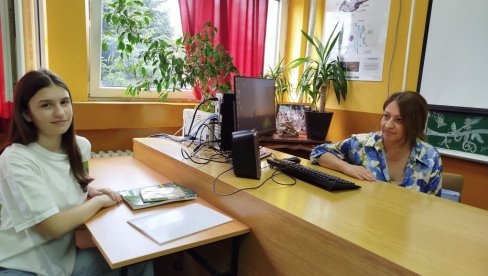 JOVANA NAJBOLJE ZNA BIOLOGIJU: Gimnazijalka iz Paraćina postala državna šampionka (FOTO) JOVANA NAJBOLJE ZNA BIOLOGIJU: Gimnazijalka iz Paraćina postala državna šampionka (FOTO)
