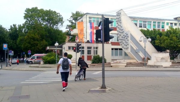 ПОМОЋ СЛЕПИМА И СЛАБОВИДИМА: Звучни семафори постављени у центру Пожаревца ПОМОЋ СЛЕПИМА И СЛАБОВИДИМА: Звучни семафори постављени у центру Пожаревца