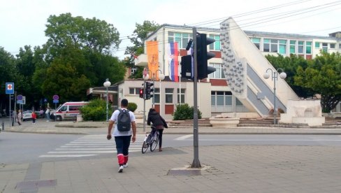 POMOĆ SLEPIMA I SLABOVIDIMA: Zvučni semafori postavljeni u centru Požarevca POMOĆ SLEPIMA I SLABOVIDIMA: Zvučni semafori postavljeni u centru Požarevca