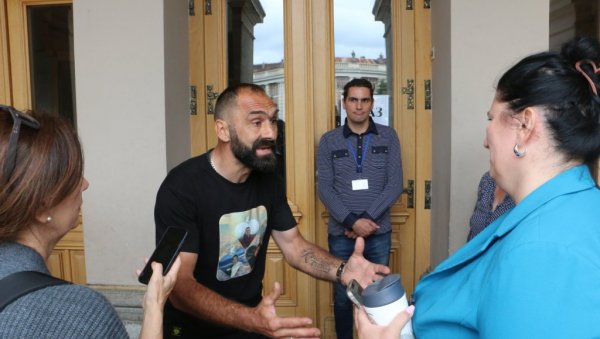 ОПРАВДАНА ЉУТЊА И БЕС - БУРНО СУ ТО ДОЖИВЕЛИ Адвокат породица убијених за Новости открио како је настао хаос на суђењу Блажићу ОПРАВДАНА ЉУТЊА И БЕС - БУРНО СУ ТО ДОЖИВЕЛИ Адвокат породица убијених за Новости открио како је настао хаос на суђењу Блажићу