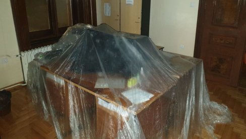 ПОСЛЕДИЦЕ НЕВРЕМЕНА У КИКИНДИ: Вода продрла у библиотеку, рад са читаоцима обустављен, књижевне вечери у другом простору (ФОТО) ПОСЛЕДИЦЕ НЕВРЕМЕНА У КИКИНДИ: Вода продрла у библиотеку, рад са читаоцима обустављен, књижевне вечери у другом простору (ФОТО)