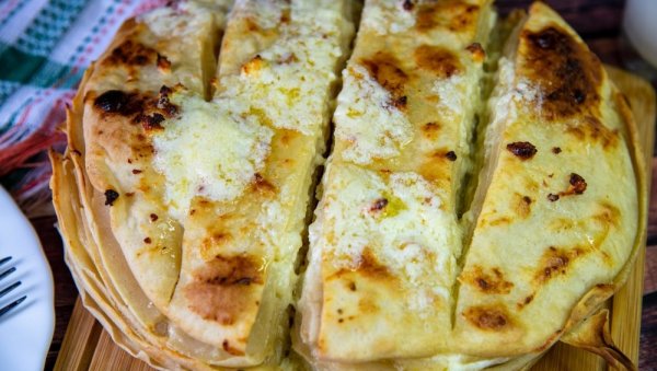 ФИЛИЈА СА КАЈМАКОМ: Старински рецепт за доручак који ће вас дуго држати ситим ФИЛИЈА СА КАЈМАКОМ: Старински рецепт за доручак који ће вас дуго држати ситим
