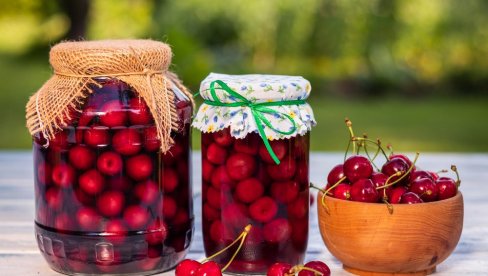 DOMAĆI KOMPOT OD TREŠANJA: Baš ovakav su pravile naše bake, ne možete da mu odolite