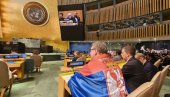 OBEZBEĐENJE TRAŽILO VUČIĆU DA SKINE ZASTAVU! Predsednik Srbije odgovorio - Niko na svetu mi neće uzeti moju zastavu OBEZBEĐENJE TRAŽILO VUČIĆU DA SKINE ZASTAVU! Predsednik Srbije odgovorio - Niko na svetu mi neće uzeti moju zastavu
