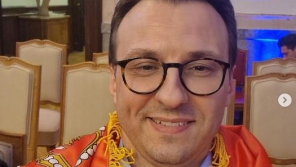 ОБРАЗ И ЧАСТ НЕМАЈУ ЦЕНУ! Петковић након усвајања срамне резолуције - Живела усправна и поносна Србија! ОБРАЗ И ЧАСТ НЕМАЈУ ЦЕНУ! Петковић након усвајања срамне резолуције - Живела усправна и поносна Србија!