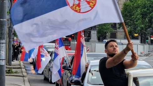 BEOGRAĐANI IZAŠLI NA ULICE: Podrška Vučiću u UN (FOTO/VIDEO)