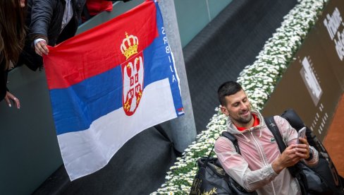 TRAŽI SE KARTA VIŠE: Đoković zapalio Ženevu TRAŽI SE KARTA VIŠE: Đoković zapalio Ženevu