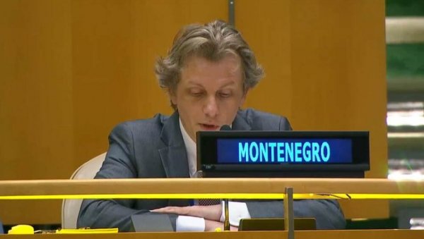 МИЛОВ БОШЊАК СТИСНУО ДУГМЕ: Тензије у Црној Гори после подршке скаредној резолуцији - Декларација додатно ујединила српски народ МИЛОВ БОШЊАК СТИСНУО ДУГМЕ: Тензије у Црној Гори после подршке скаредној резолуцији - Декларација додатно ујединила српски народ