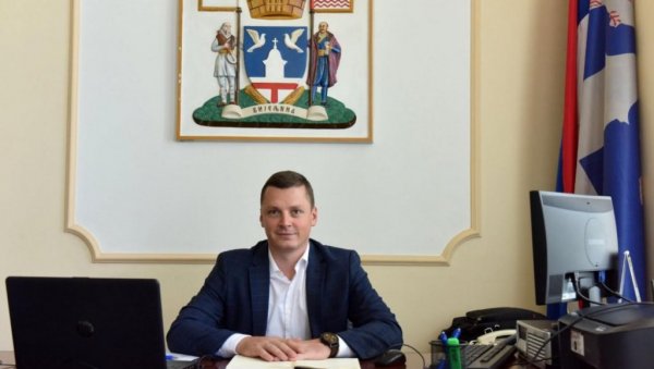 НИ Д ОД ДЕМОКРАТИЈЕ: Реаговање из Републике Српске о Резолуцији о Сребреници НИ Д ОД ДЕМОКРАТИЈЕ: Реаговање из Републике Српске о Резолуцији о Сребреници