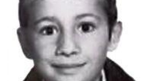 ZAKLALA DEČAKA KOJI JE POŠAO PO PSA: Slobodana Stojanovića (12) ubila pripadnica zloglasne orićeve armije Elfeta Veseli ZAKLALA DEČAKA KOJI JE POŠAO PO PSA: Slobodana Stojanovića (12) ubila pripadnica zloglasne orićeve armije Elfeta Veseli
